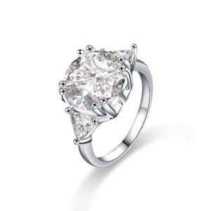 925 silver ring with 5 carat round moissanite and triangle side stones on white background