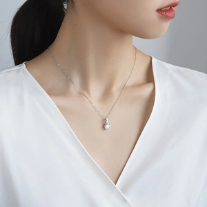Élégant collier flocon de neige en argent S925 avec un pendentif brillant en moissanite
