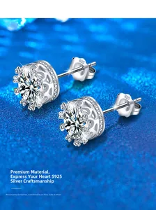 Macro des boucles couronne en argent S925 avec moissanite et poinçons d'authenticité 925