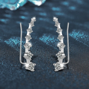 Orecchini Ear Crawler in argento 925 con moissanite e pietre graduate dal design curvo