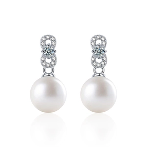 Elegant s925 sterling silver pearl earrings with sparkling moissanite infinity design