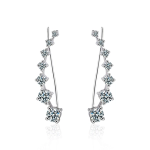 Orecchini a lobo in argento 925 con moissanite e pietre a taglio rotondo scalate