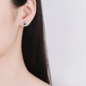 Elegant 925 sterling silver heart bow stud earrings with round emerald green gemstone