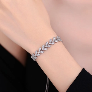 925 Sterling Silver wheat ear bracelet featuring shimmering moissanite and adjustable link