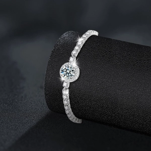 Exquise 925 sterling zilveren armband met sprankelende ronde halo moissaniet hanger