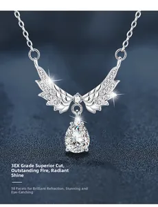 Détail macro du collier Ailes d'Ange avec moissanite taille poire 3EX à 58 facettes