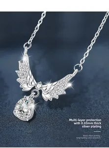 Vue détaillée du pendentif ailes d'ange en argent avec placage 0,03mm et nano-finition