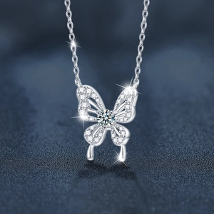 Collier pendentif papillon en moissanite argent 925 serti de pierres scintillantes