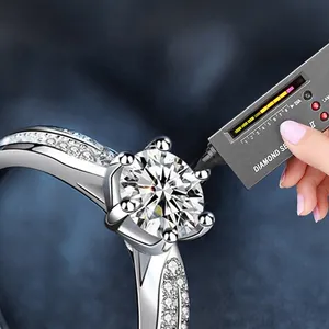 Bague classique en moissanite en argent sterling 925 avec monture à six griffes et pierres