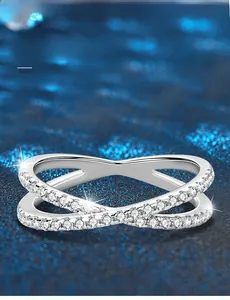 Macro detail of criss-cross 925 silver ring with 3EX cut pavé moissanite stones