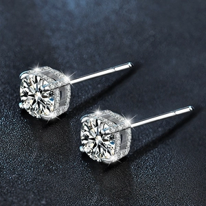 Boucles d'oreilles clous en Moissanite argent 925 avec serti à quatre griffes scintillant