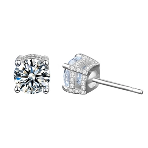Boucles d'oreilles en argent 925 avec moissanite et sertissage classique à quatre griffes