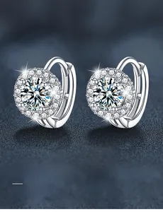 Detail of S925 silver halo earrings with 3EX cut moissanite showing 58 facets