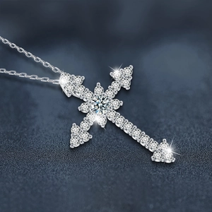 Luxurious S925 sterling silver cross pendant necklace with sparkling Moissanite stones