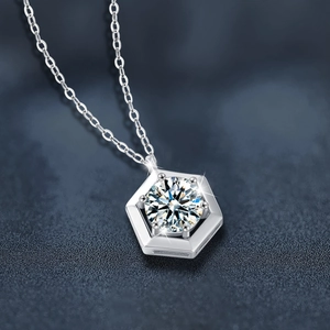 Collier pendentif moissanite en argent sterling S925 avec serti à six griffes hexagone