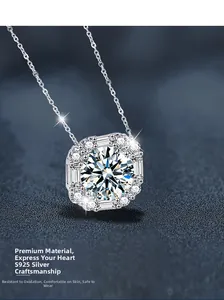 Dettaglio macro della collana a cubetto in argento S925 con pendente cluster di moissanite