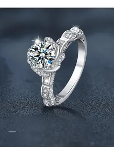 Vue macro détaillée d'une bague moissanite 1 carat avec taille 3EX et 58 facettes