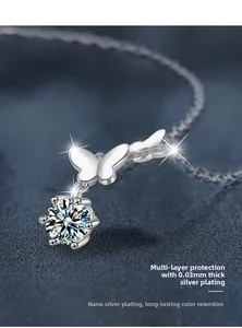 Détail du pendentif papillon avec plaquage nano-argent et pierre de moissanite