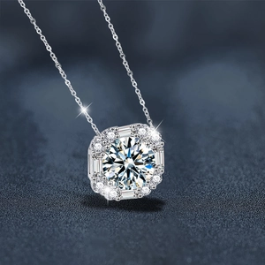 Collana in argento sterling S925 con pendente ottagonale in moissanite e design a halo