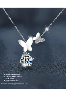 Macro d'un pendentif papillon en argent massif 925 avec pierre de moissanite brillante