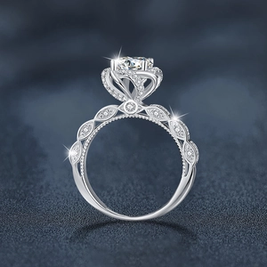 Bague couronne en argent 925 avec pierre moissanite et détails milgrain vintage