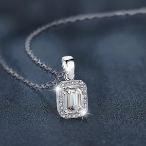 Elegant S925 sterling silver emerald-cut moissanite halo pendant necklace for women