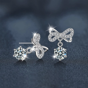 Élégantes boucles d'oreilles nœud en argent 925 avec pendentifs en moissanite brillante