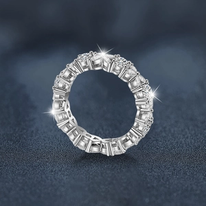 Anello eternity in argento 925 con moissanite a taglio marquise e rotondo