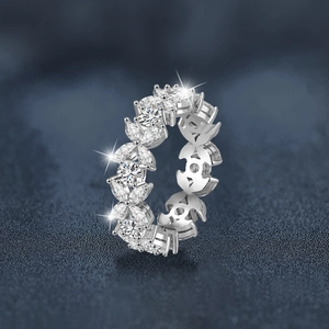 Anello classico in moissanite taglio marquise in argento 925 con design a foglia scintillante