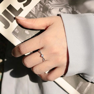 Bague classique en argent S925 avec design entrelacé et moissanite carrée pour femme