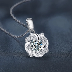 Elegante collana a mulino a vento in argento 925 con pendente in Moissanite brillante