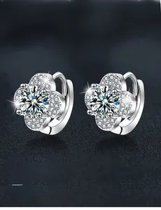Detailed close-up of S925 silver clover earrings with 3EX cut moissanite stones