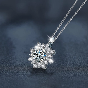 Élégant collier tournesol en argent S925 avec pendentif en moissanite brillant