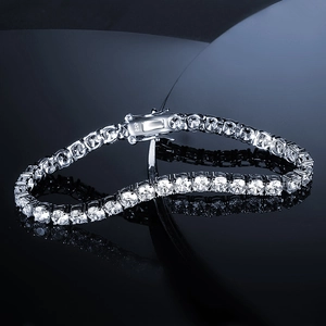 Poliertes 925er Sterlingsilber Tennisarmband mit 2mm runden funkelnden Moissanit Steinen