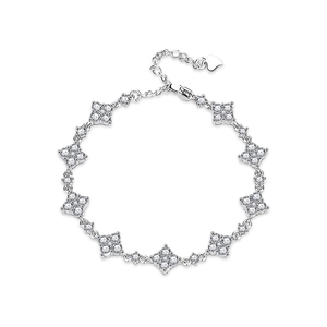 Elegant S925 sterling silver clover bracelet with sparkling moissanite and heart charm