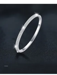 Detailed view of s925 silver bracelet with sparkling pavé moissanite stones and side clasp