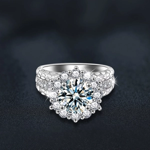 Bague tournesol en argent sterling S925 moissanite avec anneau texturé sur fond noir