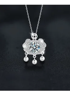 Macro shot of S925 silver Ruyi lock pendant featuring 3EX cut moissanite with 58 facets