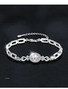 Détail du bracelet en argent S925 avec moissanite taille 3EX et 58 facettes fines