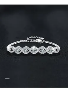 Detail of s925 silver bracelet featuring 58-facet 3EX cut moissanite stones in infinity links