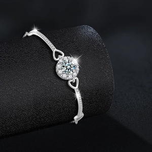 Glänzendes Moissanit Schneeflocken Herz Armband aus S925 Sterling Silber mit edlen Steinen