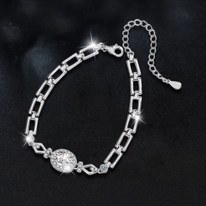 Bracelet en argent sterling S925 avec moissanite ovale et accents de diamants brillants