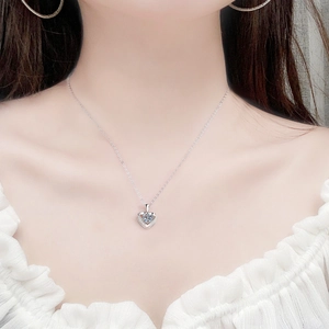 Elegant S925 sterling silver heart pendant necklace featuring sparkling moissanite gemstone