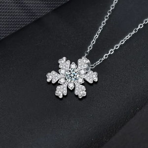 Collana con ciondolo a fiocco di neve in argento sterling S925 con moissanite