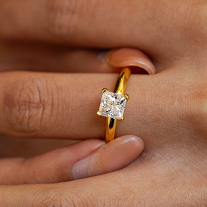 Classic 1ct princess cut moissanite ring in 18k gold plated S925 silver on hand