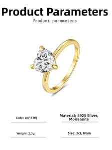 Vue macro de moissanite cœur 2ct sur bague en argent S925 avec placage or 18K