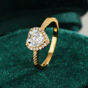 Classic heart-shaped 18K gold plated S925 silver ring with sparkling moissanite stones