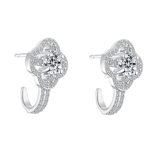 Boucles d'oreilles trèfle en argent sterling avec moissanite brillante couleur D
