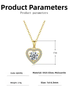 Détail macro du pendentif cœur en argent 925 avec moissanite de 1ct et dimensions
