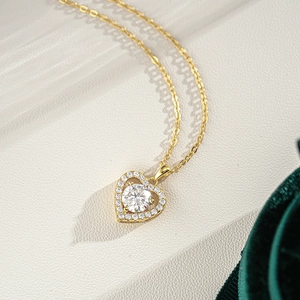 Collier avec pendentif cœur en argent sterling 925 plaqué or 14K et moissanite